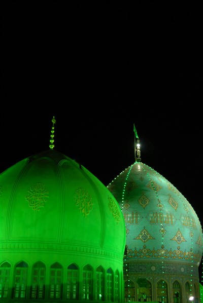 نمایی از گنبد مسجد جمکران در شب 1
